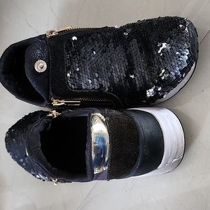 VERSACE JEANS( US6)sequin sneaker,can flip black or silver color.